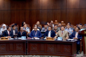 mk-gelar-sidang-uji-formal-uu-tni-dengan-hadirkan-menkum-dan-menhan