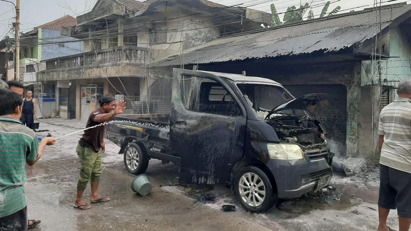 mobil-pikap-di-bogor-tewaskan-pengemudi-akibat-korsleting-listrik