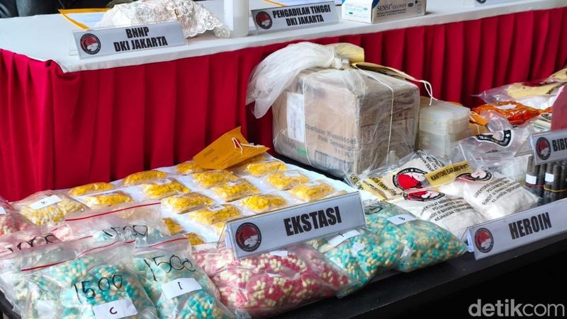 modus-baru-penyebaran-ekstasi-melalui-kapsul-obat