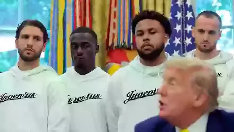 momen-canggung-pemain-juventus-dan-ucapan-trump-soal-iran