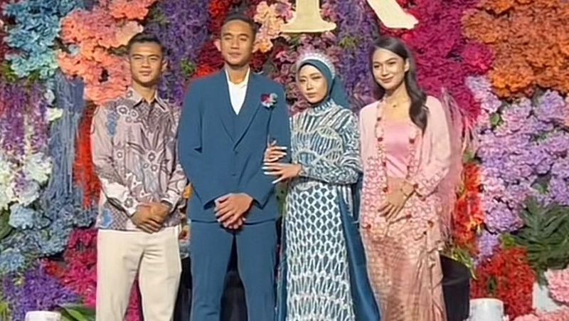 momen-mesra-arhan-dan-azizah-saat-pernikahan-rizky-ridho-jadi-sorotan