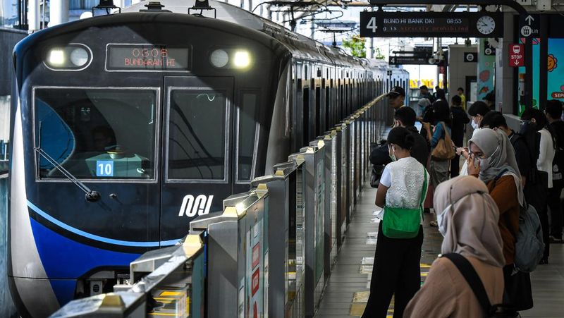 mrt-jakarta-perpanjang-operasi-hingga-01-00-wib-saat-puncak-hut-jakarta