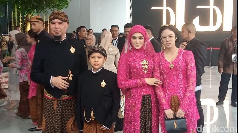 mulan-jameela-dan-ahmad-dhani-ramaikan-lokasi-unduh-mantu-al-ghazali