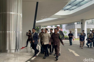 nadiem-makarim-diperiksa-kasus-pengadaan-laptop-chromebook-rp9-9-triliun