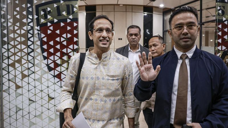 nadiem-makarim-ditanya-kejagung-dalam-kasus-pengadaan-chromebook-rp9-9-triliun