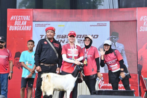 nakes-dpr-ri-bagikan-3-000-beasiswa-di-acara-soekarno-run-trenggalek