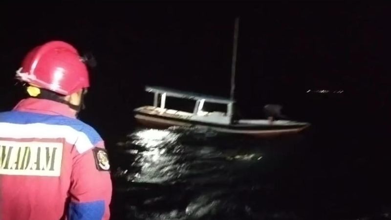 nelayan-terombang-ambing-setelah-mesin-kapal-mati-di-kepulauan-seribu