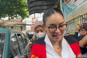 nikita-mirzani-siap-hadapi-sidang-perdana-kasus-pemerasan