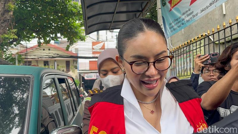 nikita-mirzani-siap-hadapi-sidang-perdana-kasus-pemerasan