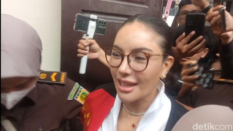 nikita-mirzani-tampil-glowing-dan-produktif-di-rutan-pondok-bambu