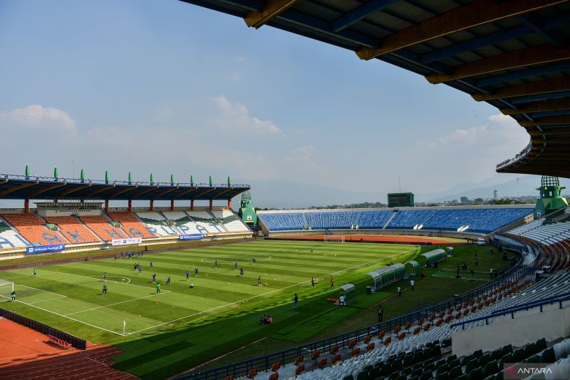 oc-piala-presiden-lakukan-inspeksi-awal-stadion-si-jalak-harupat