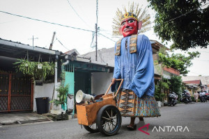 ondel-ondel-tampilkan-kebanggaan-budaya-betawi-di-era-modern