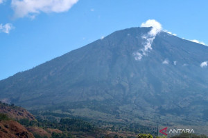 panduan-lengkap-waktu-ideal-mendaki-gunung-rinjani-tahun-2025