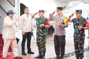 pangdam-udayana-sambut-hangat-kedatangan-presiden-prabowo-di-bali