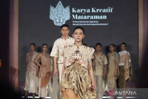 parade-kreasi-wastra-mataraman-suguhkan-pakaian-ramah-lingkungan