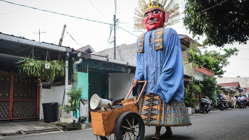 pelan-pelan-jakarta-tertibkan-ondel-ondel-ngamen-di-jalanan