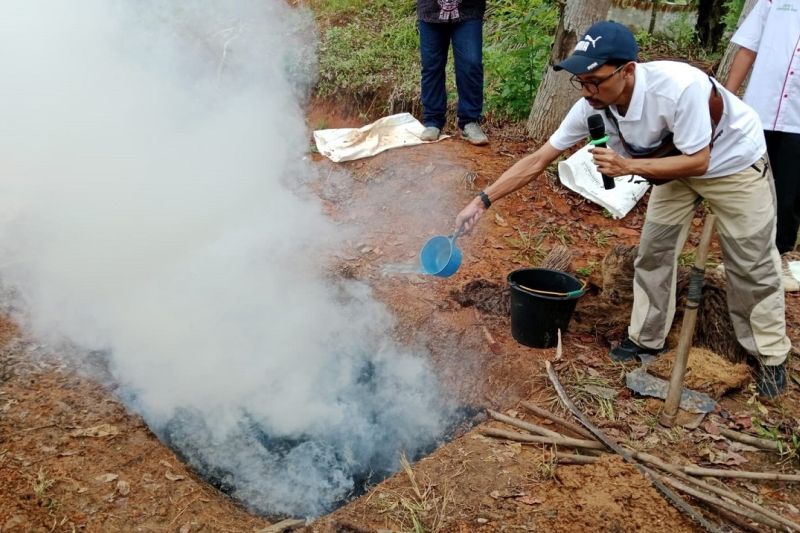 pelatihan-produksi-biochar-berbasis-tankos-untuk-petani-kelapa-sawit