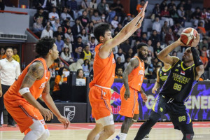 pelita-jaya-cetak-histori-menang-mudah-atas-prawira-111-67-di-ibl-2025