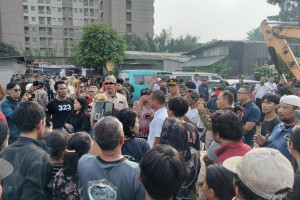 pembongkaran-tempat-karaoke-dan-prostitusi-di-lahan-pemkot-tangsel
