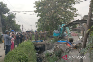 pemkab-bekasi-tertibkan-99-bangunan-liar-di-bantaran-ss-srimukti