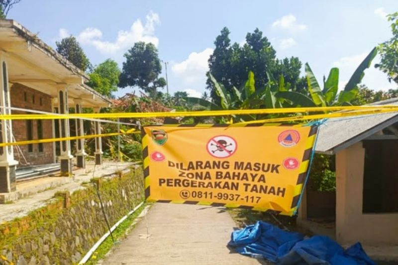pemkab-purwakarta-imbau-warga-jauhi-lokasi-bencana-tanah-bergerak