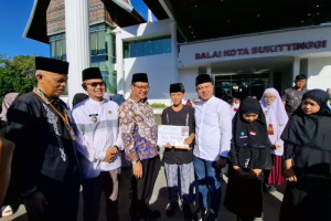 pemkot-bukittinggi-luncurkan-program-tabungan-haji-pelajar-untuk-pembiayaan-umrah-dan-haji