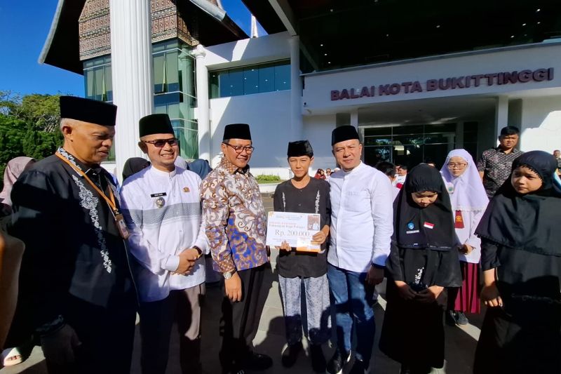 pemkot-bukittinggi-luncurkan-program-tabungan-haji-pelajar-untuk-pembiayaan-umrah-dan-haji
