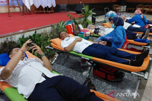 pemkot-jakarta-timur-gelar-donor-darah-demi-perayaan-hut-jakarta