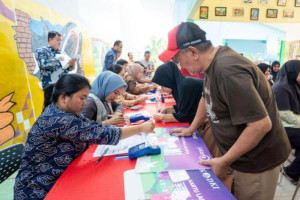 pemprov-dki-jakarta-salurkan-bansos-klj-dan-kaj-bulan-juni-2025