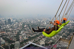 pengalaman-spektakuler-panorama-jakarta-360-derajat-dari-sky-garden-up-at-thamrin-nine