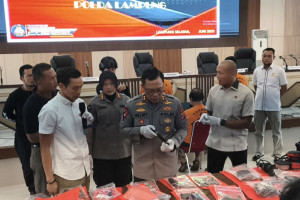 pengungkapan-kasus-modifikasi-senpi-ilegal-di-lampung