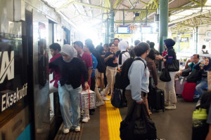 penjualan-tiket-kereta-api-libur-juni-capai-364-580
