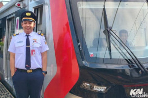 perjalanan-ainul-yakin-dari-pkl-hingga-masinis-krl-jabodetabek