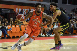 pertarungan-k-j-mcdaniels-vs-brandis-raley-ross-intimidasi-pelita-jaya