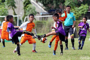 pesan-luis-enrique-untuk-pengembangan-sepakbola-usia-dini-di-indonesia