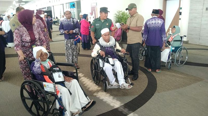 pesawat-jemaah-haji-jatim-diberangkatkan-kembali-setelah-sempat-diancam-bom