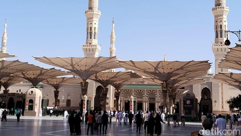 petugas-haji-ri-bhakti-di-sekitar-masjid-nabawi