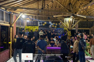 petugas-polisi-periksa-panitia-pesta-gay-di-bogor-terkait-penyelidikan