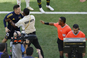 piala-dunia-antarklub-2025-ganggu-wasit-cek-var-herrera-kartu-merah