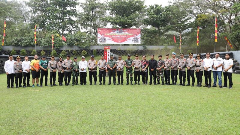 polda-banten-rayakan-hari-bhayangkara-ke-79-dengan-ziarah-dan-lomba-seru