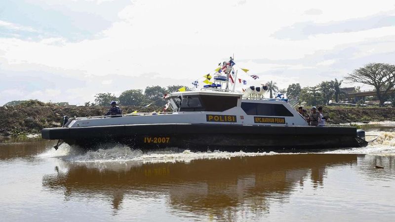polda-riau-resmikan-kapal-patroli-cepat-baru-tingkatkan-keamanan-pesisir