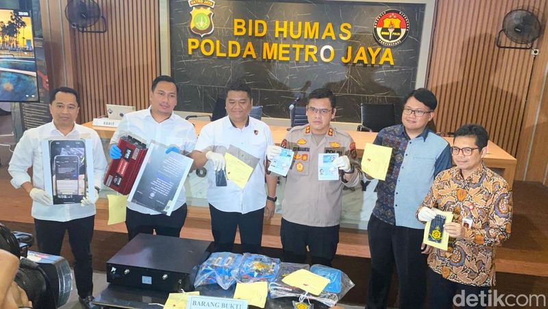 polisi-bongkar-kasus-penipuan-sms-palsu-yang-rugikan-nasabah-rp-200-juta