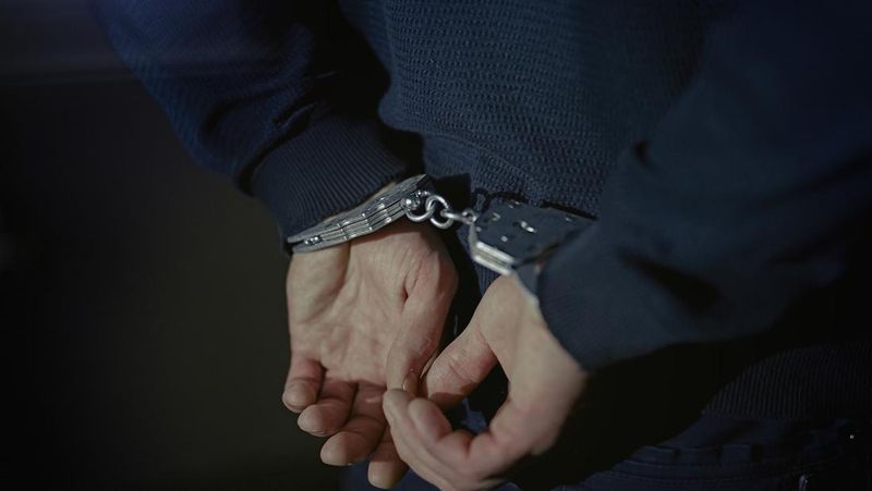 polisi-tahan-ketua-parpol-di-jateng-terkait-kasus-karaoke-striptis