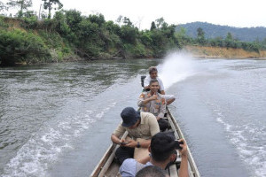 polres-kampar-gelar-patroli-sungai-ajak-warga-lestarikan-rimbang-baling
