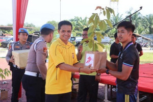 polres-rohul-rayakan-hut-bhayangkara-ke-79-dengan-kado-pohon-kepada-tni-dan-forkopimda