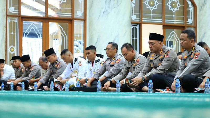 polri-gelar-doa-dan-zikir-bersama-peringati-hut-ke-79-bhayangkara