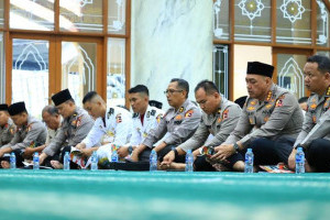 polri-rayakan-hut-ke-79-bhayangkara-dengan-doa-bersama