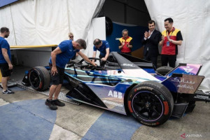 pramono-anung-bagikan-3-400-tiket-formula-e-untuk-pelajar-sma-smk