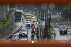 pramono-anung-konsultasi-ke-kejati-terkait-masalah-tiang-monorel-mangkrak-di-jakarta
