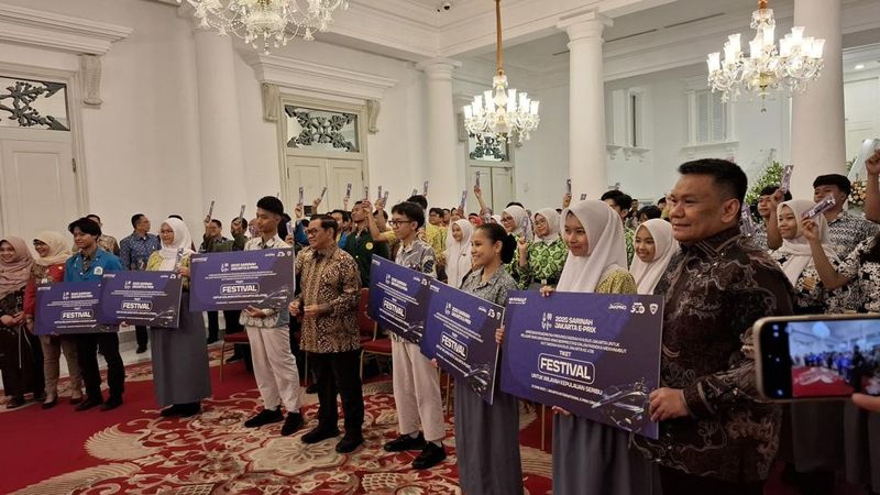 pramono-bagikan-tiket-gratis-formula-e-untuk-3-400-pelajar-jakarta